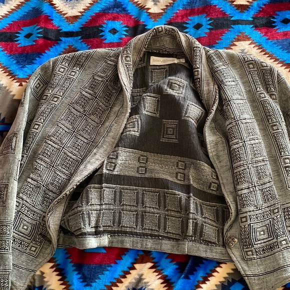 Woman’s sweater - Picture 1 of 2